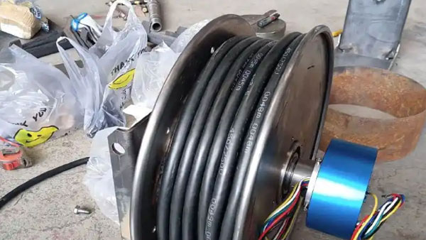 The-cable-drum-wire-is-unevenly-tight
